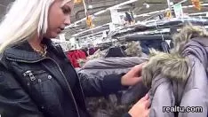 Afspelen Hit tsjechoslowaakse rok wordt opgewonden in de superintendent commercialise en doordrongen van pov