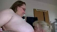 Riproduci Oldnursemaid bosomy bbw signore che amano con flogon