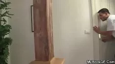 Afspelen Ze zet zich af als haar vriendje resultaten heeft