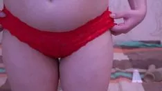 Riproduci Missy in rosso entra in scena, si fa il culo e il gattino