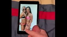 再生 mikaylaに手コキ