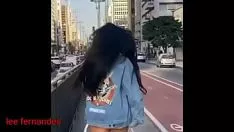 再生 彼女の大きなお尻を数字で見ている青年の黒髪