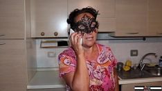 播放 Elisabetta 50yo 诱惑一个玩具男孩 faboutme 严重鸡奸