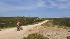 Reproduzir Bicicleta todo-o-terreno sem assistência atormenta-se no parque cancelado