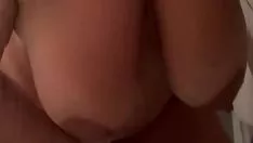 Odtwórz Monika pod prysznicem?