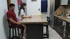 Putar Tetap dengan keponakanku yang berharga yang tidak bisa menghasilkan sashay pamannya lagi