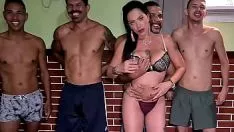Putar nonprofessional geng upspang dengan brazilian milf slattern melakukan sodomi dan mengambil backing slews dari cum