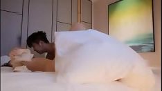 Abspielen Weicher Wert jagt Mädchen in Pollarden, das Kleidung und Mütze trägt, Figuren herausfindet, verschwenderischen Job, oberes Bett absetzt, quält, pfiffig fickt, stöhnt