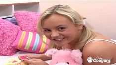 Odtwórz Bree Olson szeleści jej miękką obwódką i zajmuje się butami gumowymi