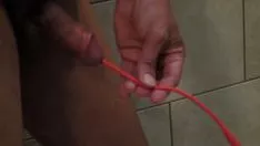 Putar Masuknya selang ke lubang kencing saya.