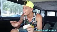 Play Latina baby startles into a van