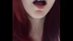 Reproduzir Adolescente desleixado acariciando seu brinquedo