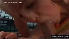 Redare Blonda nimfomană iubește sexul brutal și cu orificiu