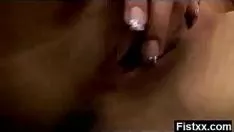 Abspielen Geballtes Fisting mit Eiterung in brandheißem Porno
