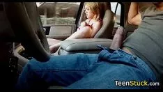 Play Blond ten suck ins gumshoe in car