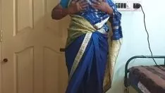 Oynat Hint boynuzlu hile tamil telugu kannada malayalam Hintçe evli kadın vanitha mavi renk sari giymek büyük günahları ve pürüzsüz traşlı pisi-kedi halterini ciddi şekilde günah halter kıstırma detrition pisi-kedi onanism izliyor
