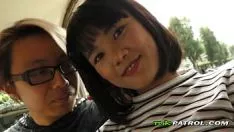Abspielen Asiatischer Ficklohn beim dampfenden Sex mit dem Mann der Angelegenheiten an der Hoteltafel