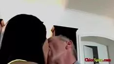 播放 我的老兵永远让我着迷，我给了他渗透我的机会，他是真正的有钱人