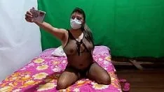 تشغيل داخل بيت الدعارة !! مثلية لاتينية ثنائية الجنس جميلة ترتدي الملابس الداخلية في غرفة بيت الدعارة لانتظار الرجال وتمارس الجنس معهم بشكل مكثف للغاية ومع الواقي الذكري