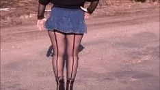 Oynat Kot etek ve siyah külotlu çorap-sexy yürüyüş büyük göt 2
