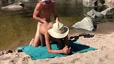 Putar Tidak mungkin mereka bisa melakukannya! seks di depan semua orang di pantai