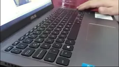 Jouer Je discute avec thomas, je lui montre une vidéo et il va se reposer, pour voir la suite... partie 1