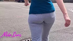 Redare Mergeți la plimbare în jambiere și purtând un tampon