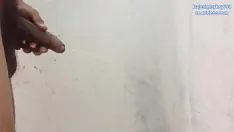 Riproduci Rajeshplayboy993 piscia in bagno