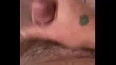 Riproduci Ho rubato le mutandine della mia ragazza e me le sono masturbate