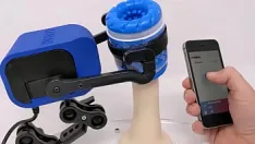 Oynat Oral seks simülatörü. tam bir seks robotu. videodakinin sizin sikiniz olduğunu hayal edin.