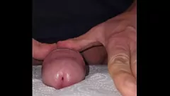 Reproducir Primer Plano De Semen Frente A La Computadora Mientras La Esposa Engaña Con Un Toro - Acción De Cornudo Caliente