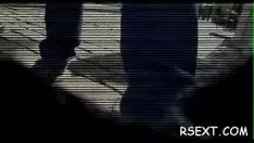 Oynat Sürtük sürtük schyearn'ı emer ve sert çıkışlar içinde onu ciddi şekilde alır