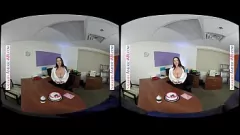 Afspelen Angela White's ondeugende verjaardagsverrassing en intieme viering
