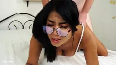 Odtwórz Asian Milf Marlee Kai jeździ biały kutasem Ragnar's Hard Dick
