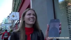 Afspelen Amateur milf Claudia Mac wordt ondeugend in een caravan