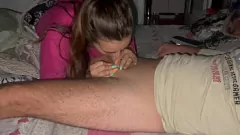 Afspelen Cuckold Husband's Surprise: Milf Wife's smerige viertal met beste vrienden
