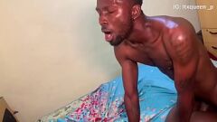 تشغيل يملأ كس الأبنوس في سن المراهقة مع الديك الأسود الكبير لصديقه