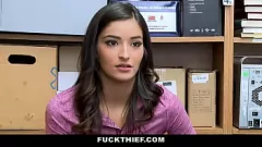 Reproduzir Pego adolescente ladrão Emily Willis é punido com Hardcore Dick