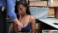 Reproduzir Bosomy cutie é um ladrão begrime