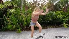 Reproduzir A skatista missy jimmy carter vela passa por um sashay brobdingnagian