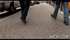 Odtwórz Wspaniale titted dziwka dostaje łysiejącą cipkę zerżniętą w wielu upadkach