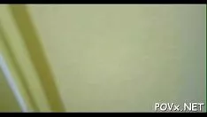 Reproducir falda al rojo vivo y caliente es un compañero perfecto para un sexo salvaje