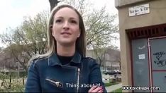 Abspielen Cutie laienhafte jugendliche europäische Hure fickt Urlauberin für Geld in 26