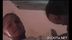 Reproduzir Este bebê é levado com seu pomo